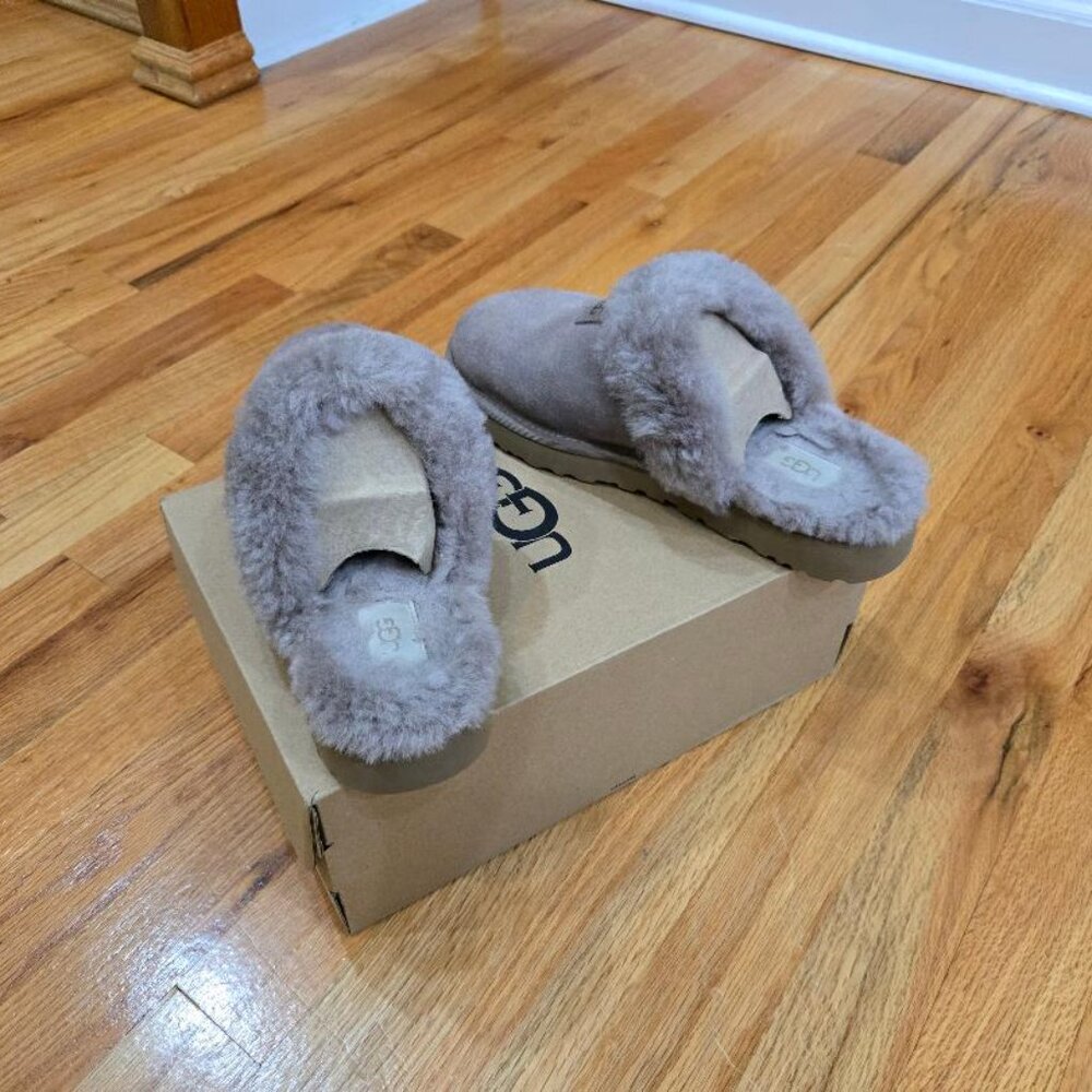 Ugg slipper shoes - Picture 2 of 8